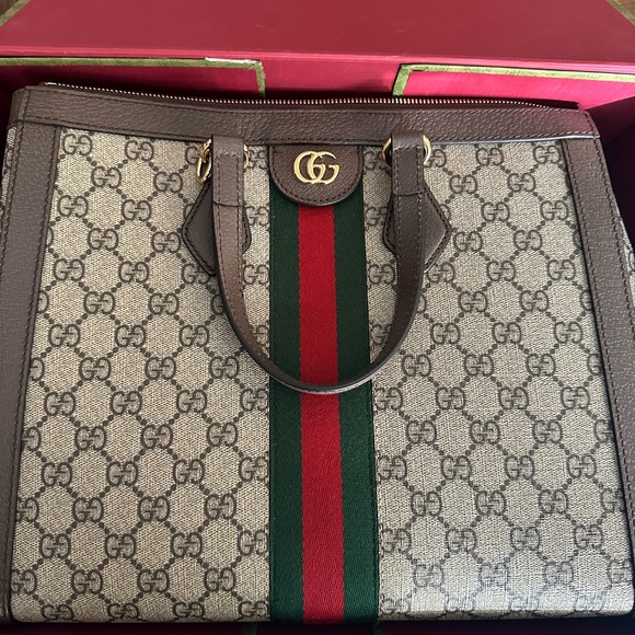 Gucci Purse mint condition - Picture 3 of 3
